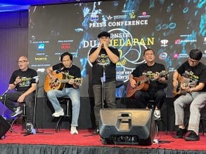 Padi Reborn Membawakan Lagu Haru Biru Saat Press Conference Di Jne Express