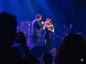 Josh Groban Dan Raisa Berduet Di Atas Panggung Di Bawah Sorotan Lampu Biru Pada Konser Gems World Tour 2026 Di Jakarta