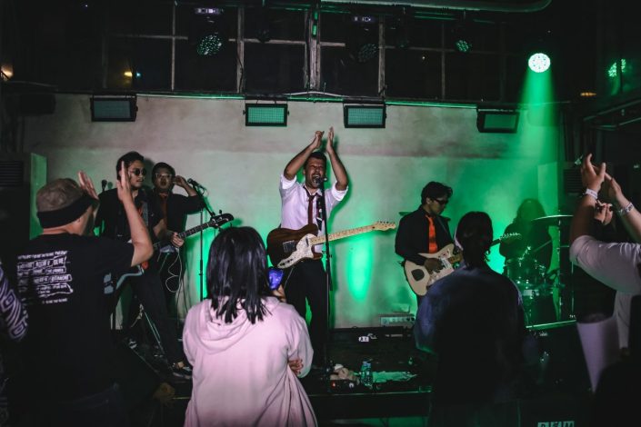 Josh Holmes Gelar Konser Intim Di M Bloc Sukses Besar Tanpa Label Dan Promotor Lokal